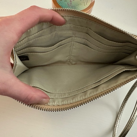 NWOT Coach Signature Hampton Wristlet - Picture 4 of 6